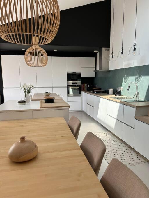 Belle Maison Contemporaine Ampus Luaran gambar