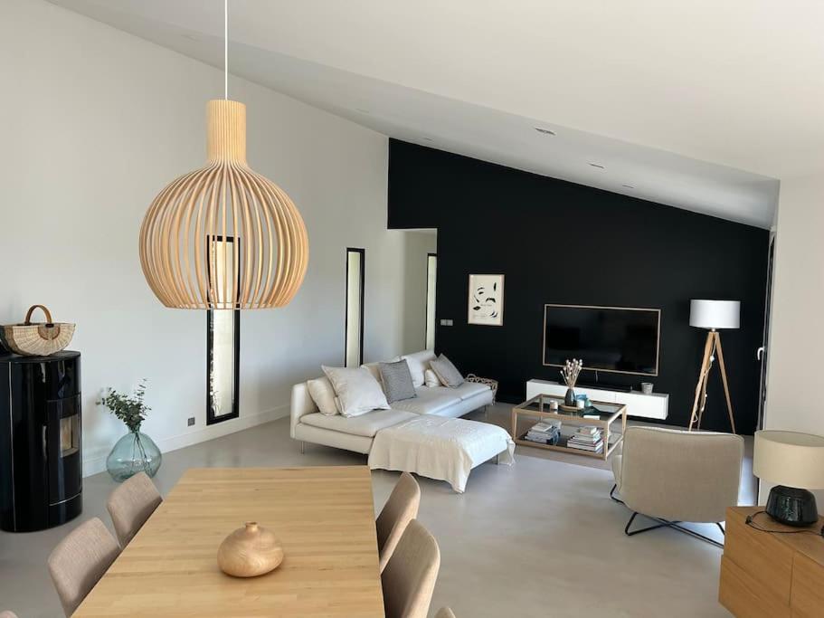 Belle Maison Contemporaine Ampus Luaran gambar