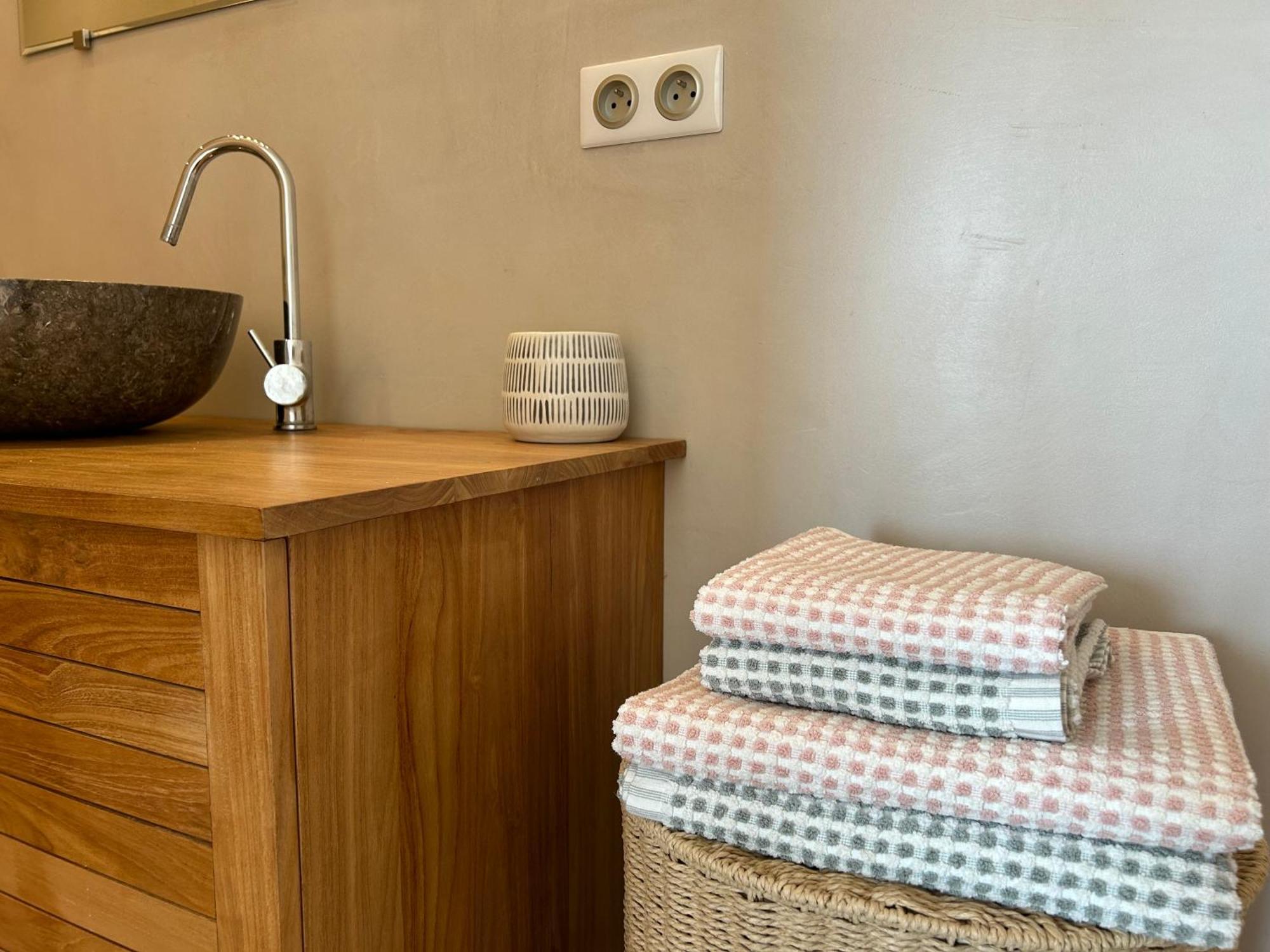Belle Maison Contemporaine Ampus Luaran gambar